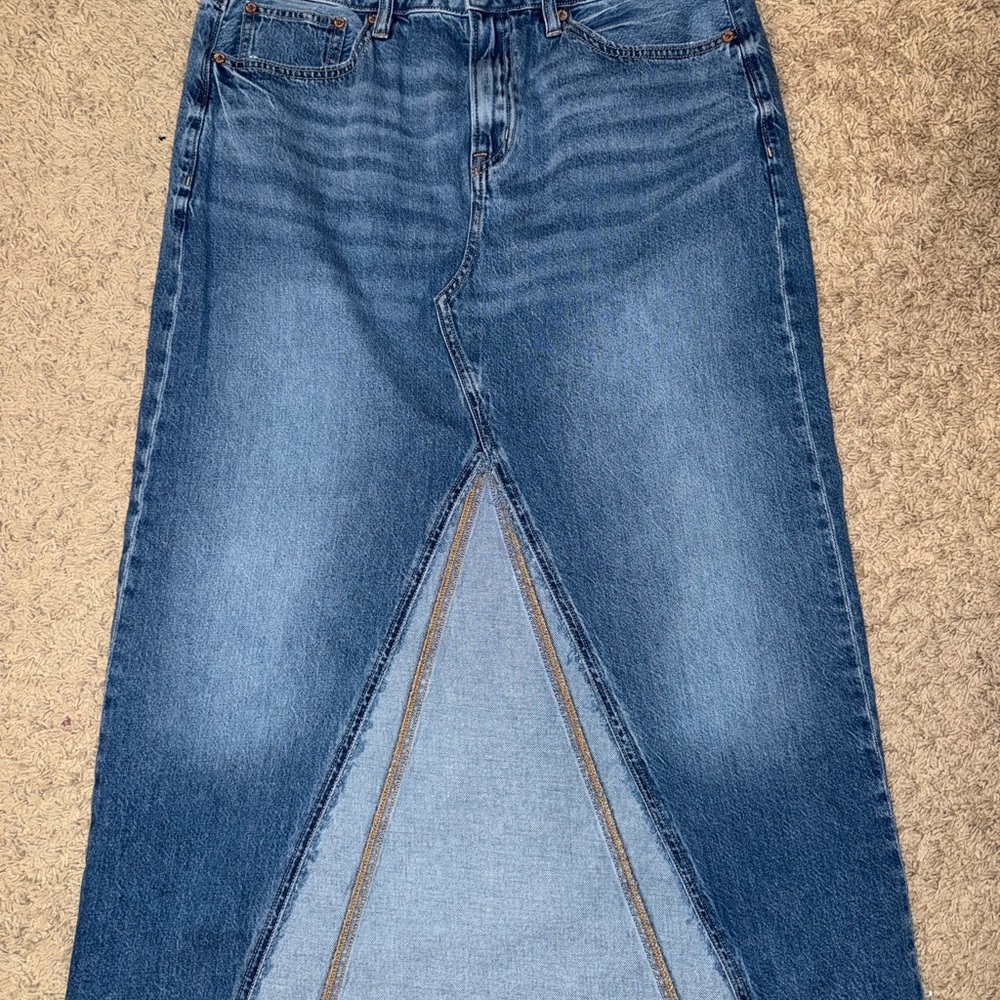 American Eagle Outfitters Blue Denim Skirt with Front Slit (size 8)